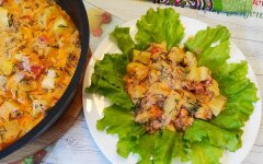 Кабачки с помидорами тушенные в сметане с зеленью