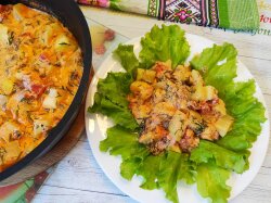 Кабачки с помидорами тушенные в сметане с зеленью