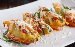 Жульен с курицей в ракушках