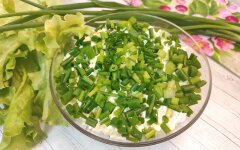 Слоёный салат из консервированной сайры