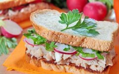 Сэндвичи с куриным филе и редисом