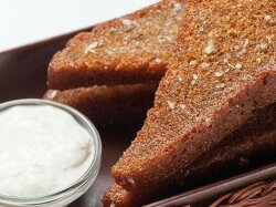 Чесночные гренки из ржаного хлеба в духовке