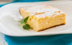 Творожная запеканка с сыром без сахара в мультиварке