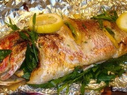 Минтай в фольге, запеченный целиком