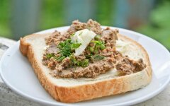 Паштет из говяжьей печени со сливками в мультиварке