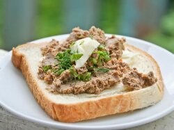 Паштет из говяжьей печени со сливками в мультиварке