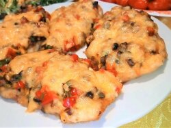 Отбивные из куриного филе с грибами и сыром в духовке