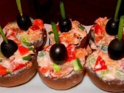 Фаршированные шампиньоны с копченой курицей