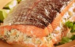 Фаршированный лосось с начинкой из креветок