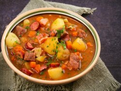 Свинина с картофелем и сметаной в мультиварке