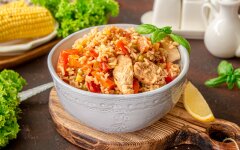 Куриное филе с рисом и фасолью