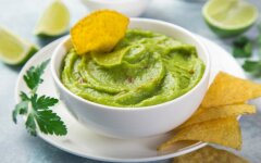 Гуакамоле с болгарским перцем и соусом Табаско