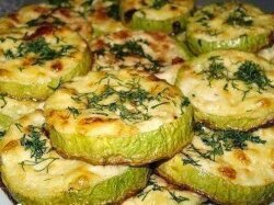 Диетические кабачки с сыром и травами