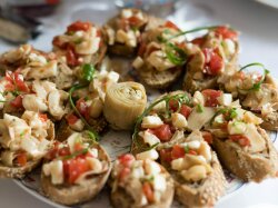 Брускетта с каперсами от Юлии Высоцкой