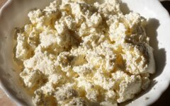 Нежный творог из молока с кефиром