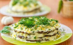Торт из печени с кабачками и сыром