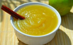 Простой яблочный соус с корицей