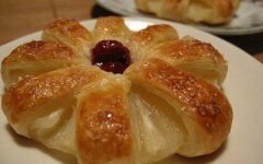 Слоеное печенье с консервированными ананасами