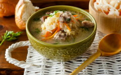 Капустняк с квашеной капустой и салом