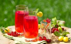 Компот из смородины и чернослива с ванилью