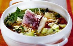 Окрошка с рыбой и огуречным рассолом