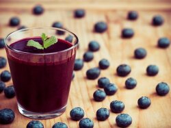 Клюквенно-черничный морс с сахаром