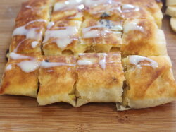 Конвертики из лаваша с бананом и сгущенкой на сковороде