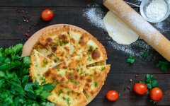 Хычины с сыром, картофелем и чесноком