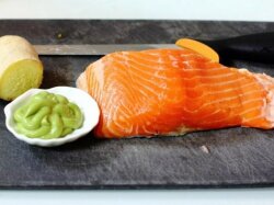 Имбирная семга с соусом васаби