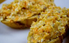 «Ложная икорка» из сельди и плавленого сыра