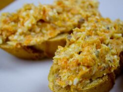 «Ложная икорка» из сельди и плавленого сыра