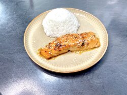 Лосось в чесночно-медовой глазури