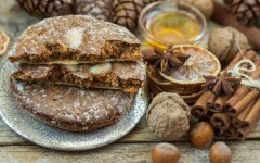 Медовые пряники с корицей в сахарной глазури