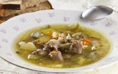 Рассольник с почками и консервированной фасолью