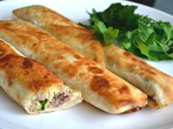 Сытный лаваш с начинкой в духовке