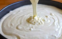 Белая глазурь из сливочного масла и сахарной пудры