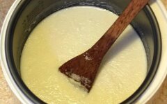 Манная каша с изюмом на воде в мультиварке