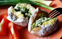 Печeный картофель с творогом и чесноком