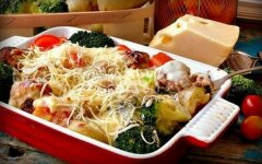Запеканка с мясными тефтелями и брокколи