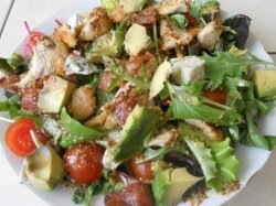 Салат «Супер Микс» с авокадо