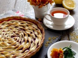 Пирог с шоколадно-малиновой начинкой