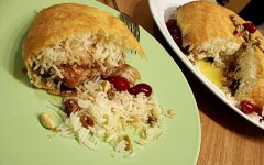 Плов с курицей и сухофруктами в тесте