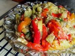 Салат куриный с мидиями