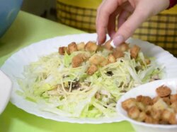 Цезарь с курицей по-украински с пекинской капустой