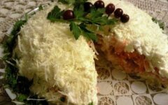 Салат «Сугроб» с форелью и яблоком