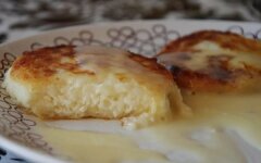 Быстрые сырники без яиц на сковороде