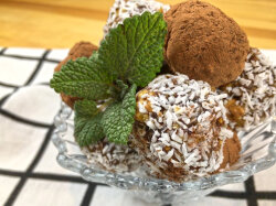 Домашние конфеты из сухофруктов с грецким орехом