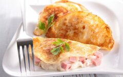 Сытные хычины с сыром и ветчиной