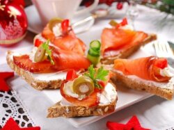 Закусочные канапе с лососем и сыром