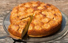 Банановая шарлотка с грушей в духовке